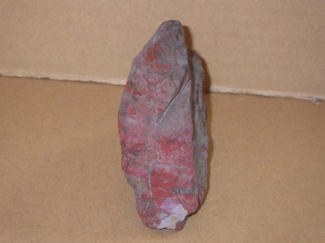 貴重 佐渡赤石 493ｇ 赤玉石 銘石 鉱石 魔除けの石 鑑賞石 パワーストーン