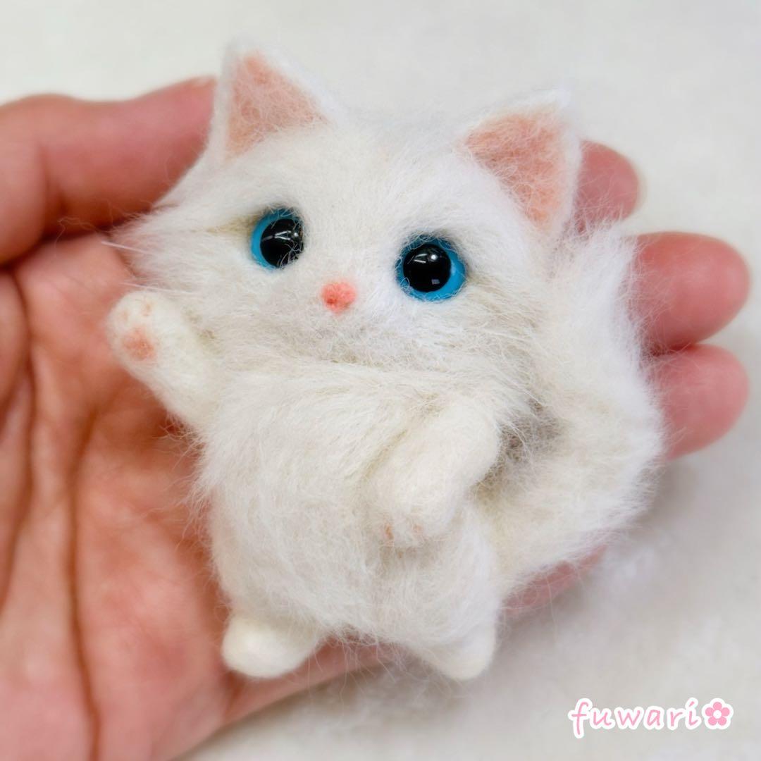 猫　羊毛フェルト　茶白ちゃん♡ 白猫ちゃん♡ スモールサイズ　ハンドメイド