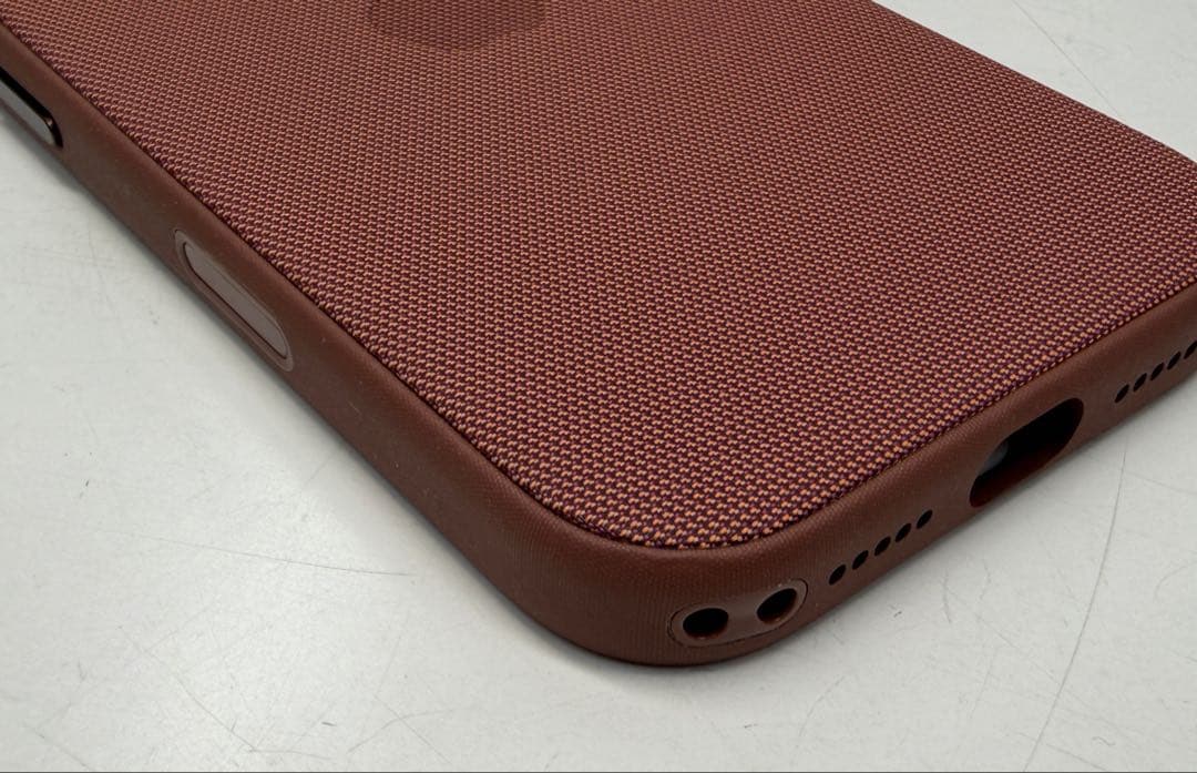 iPhone 17 Pro テックウーブン　純正ケース　ブラウン
