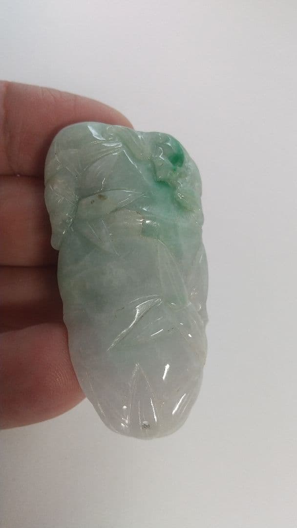 翡翠(透かし彫り)ペンダント