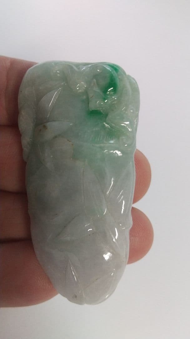 翡翠(透かし彫り)ペンダント