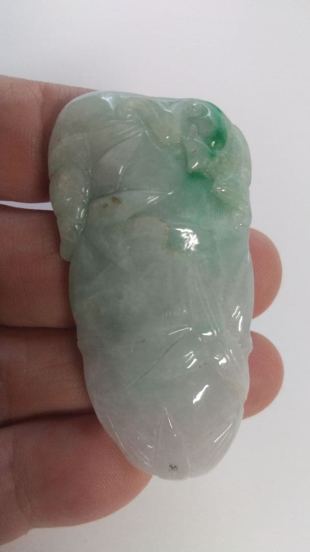 翡翠(透かし彫り)ペンダント