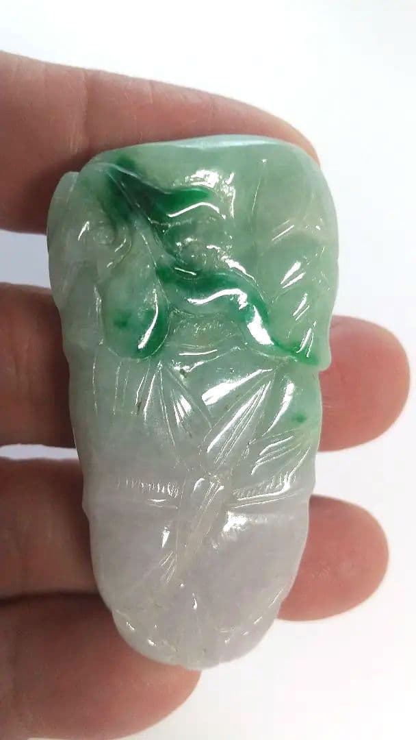 翡翠(透かし彫り)ペンダント