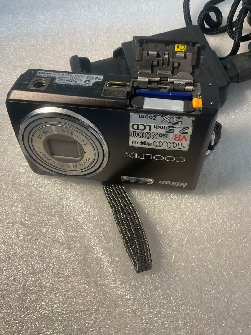 Nikon COOLPIX 10.0メガピクセル　(クールピクス) S550