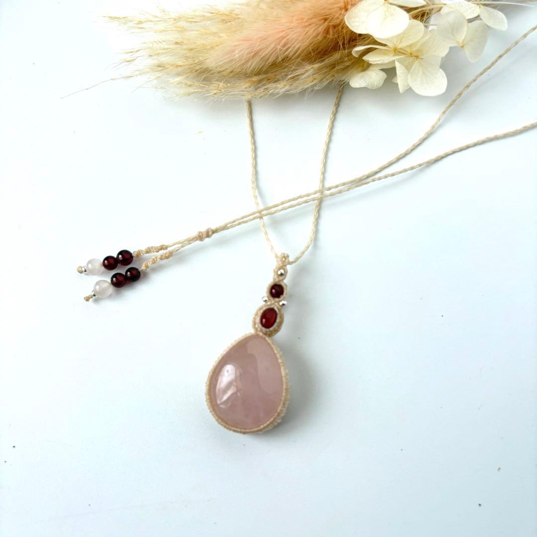 ローズクオーツ×2種のガーネットのシンプルなマクラメネックレス