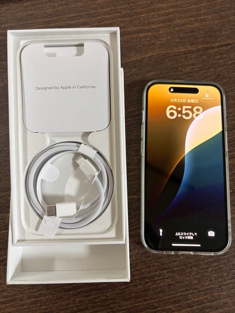iPhone15 128GB SIMフリー グリーン 付属品あり　ケース付き