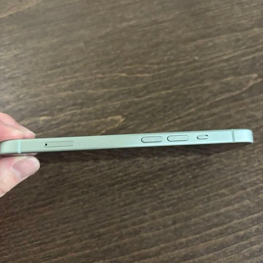 iPhone15 128GB SIMフリー グリーン 付属品あり　ケース付き