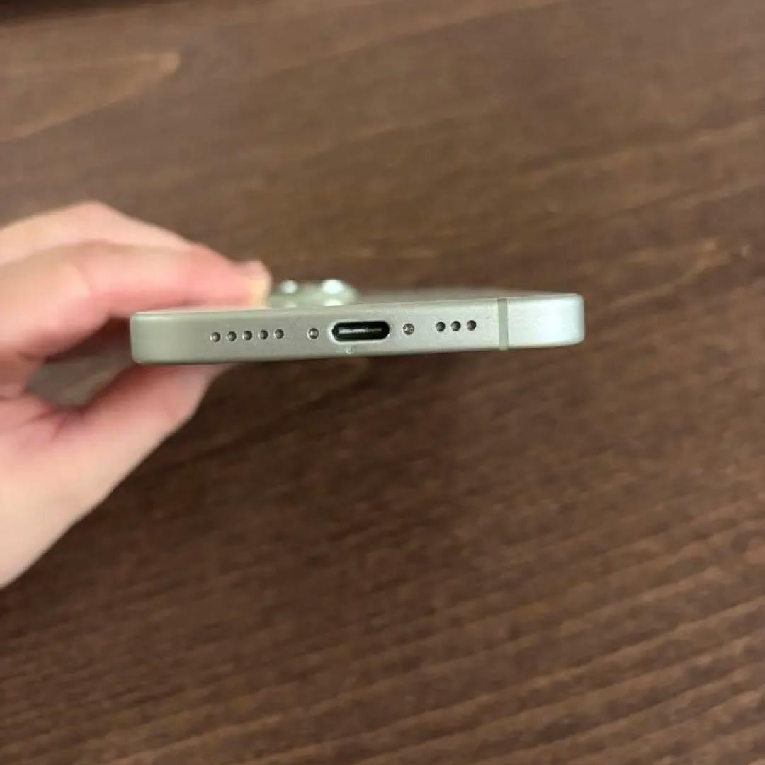 iPhone15 128GB SIMフリー グリーン 付属品あり　ケース付き