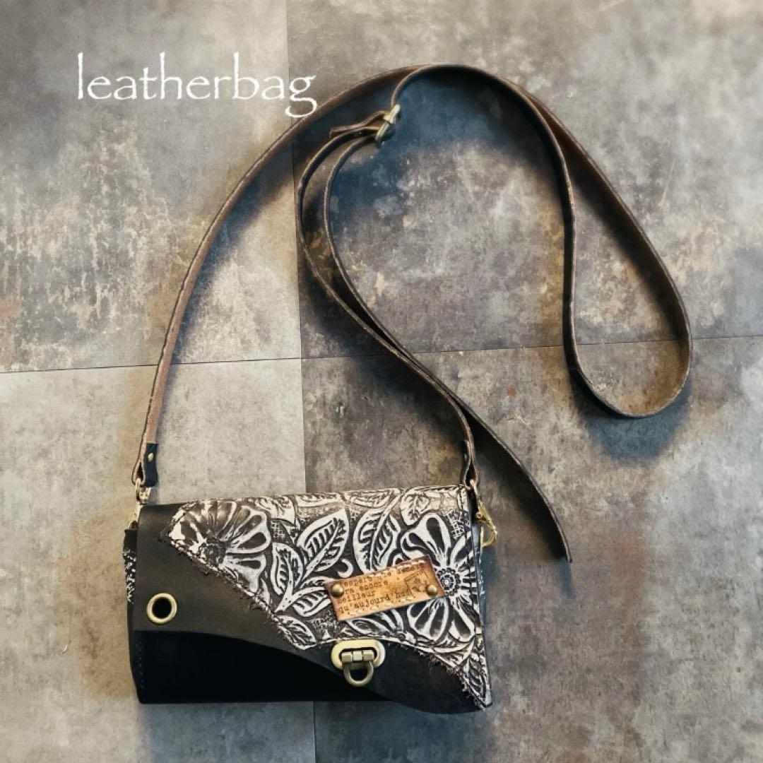 本革☆レザーポシェット　ショルダーバッグ　アンティーク調ブラック　花柄