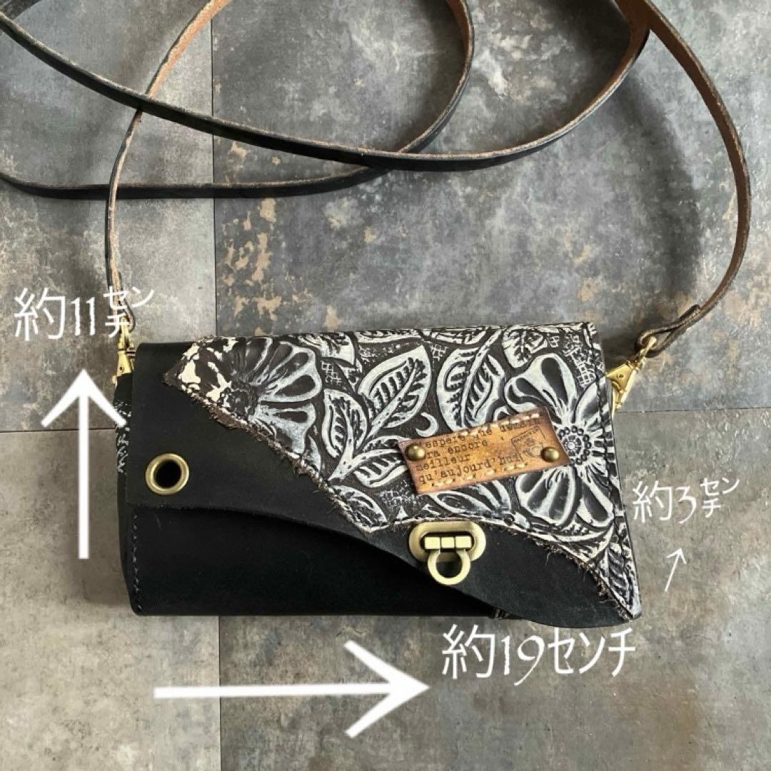 本革☆レザーポシェット　ショルダーバッグ　アンティーク調ブラック　花柄