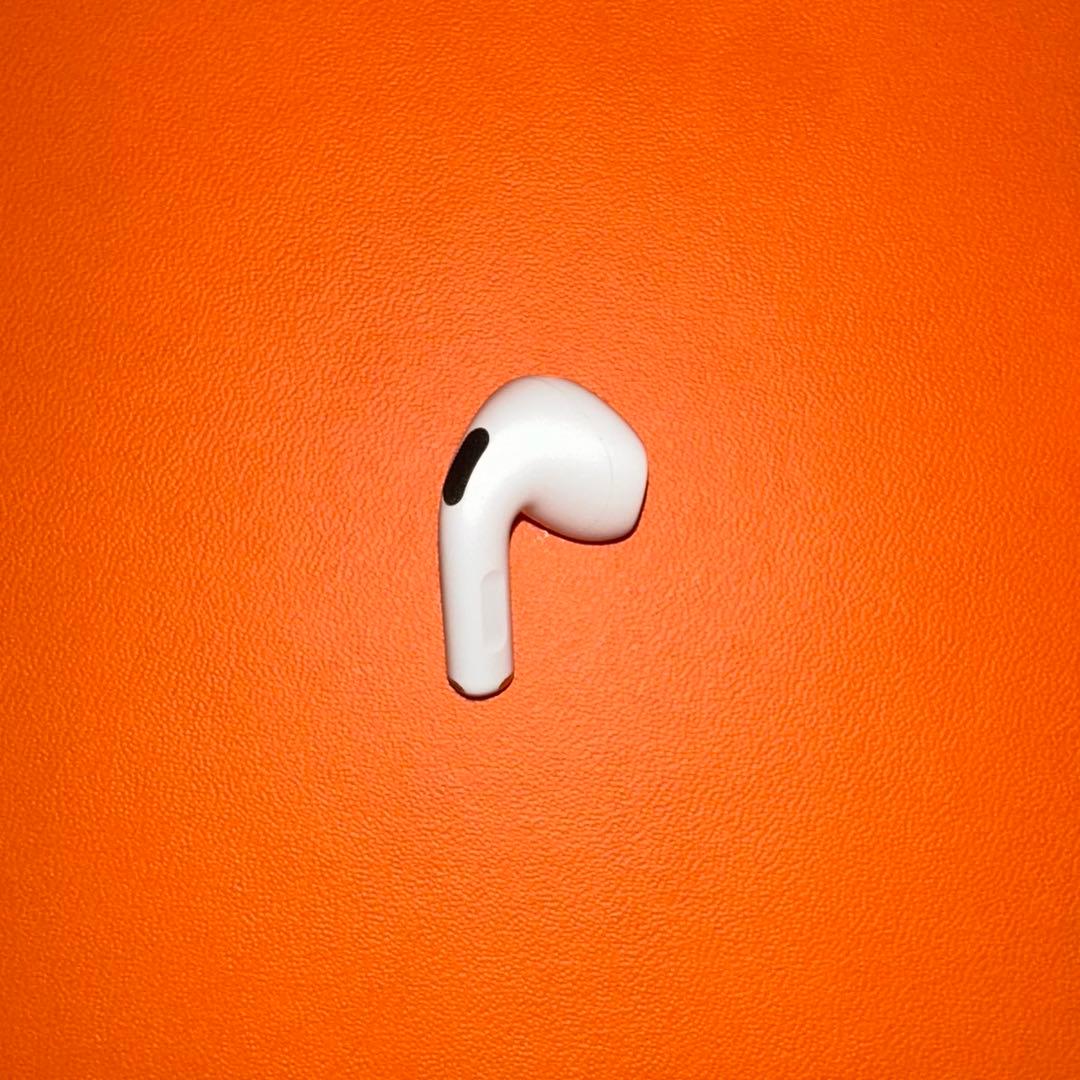 Apple　AirPods 4　R 右耳　ノイズキャンセリングあり