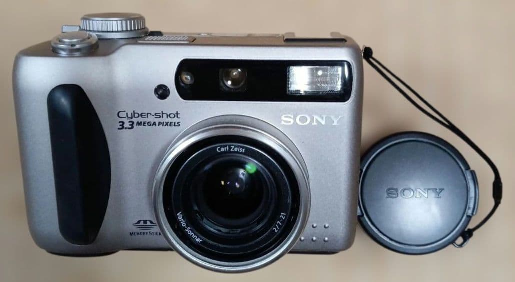SONY DSC-S75 コンパクトデジタルカメラ　バッテリー４個付