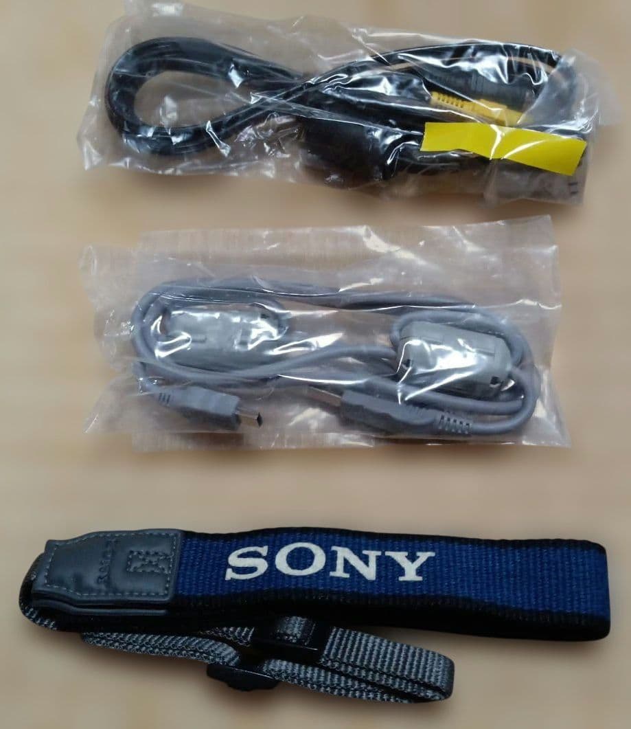 SONY DSC-S75 コンパクトデジタルカメラ　バッテリー４個付