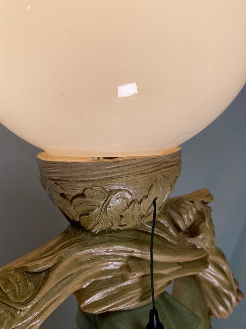 2840❣️ イタリア　フロアスタンド　　ブドウを運ぶ女性の像