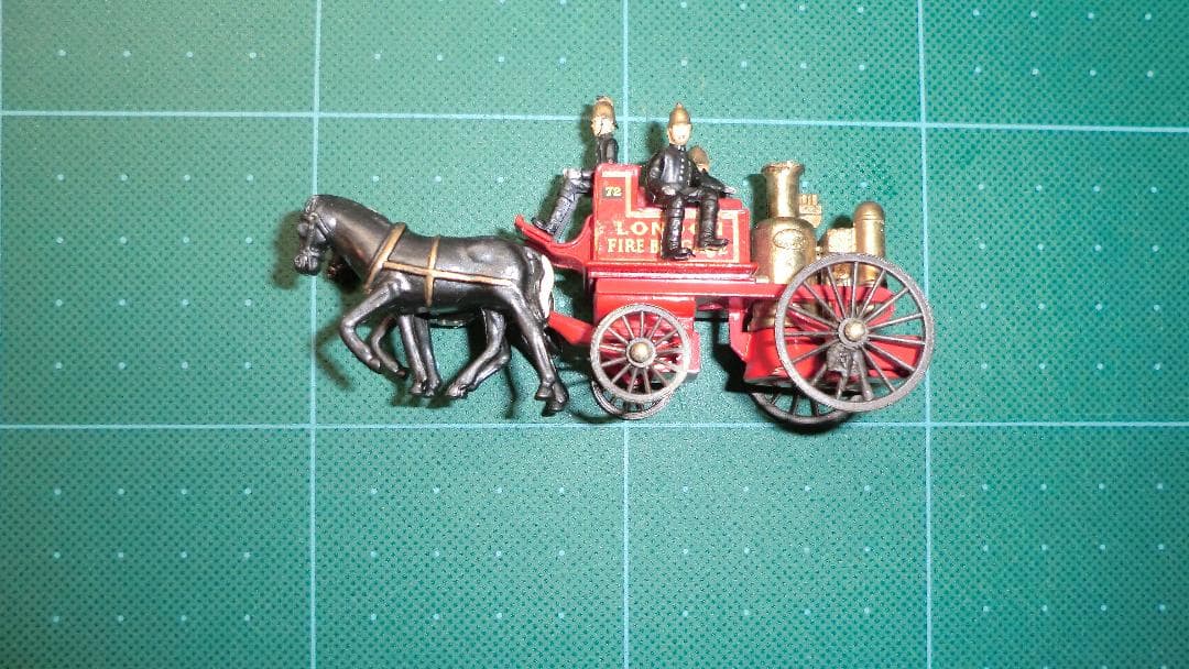 クラッシックなミニカーのコレクション