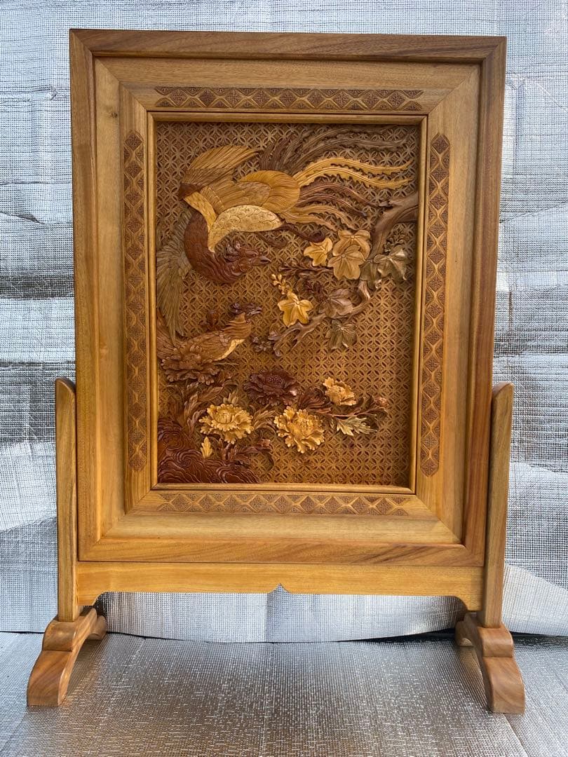 衝立　鳥と花精巧な彫刻　木製彫刻アートパネル スタンド付き
