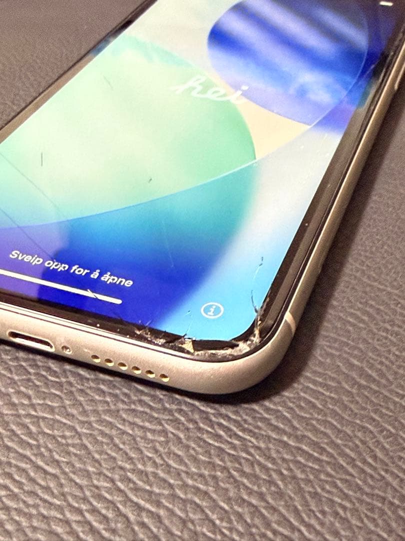 Apple iPhone 11 ホワイト 本体 128GB 画面割れ