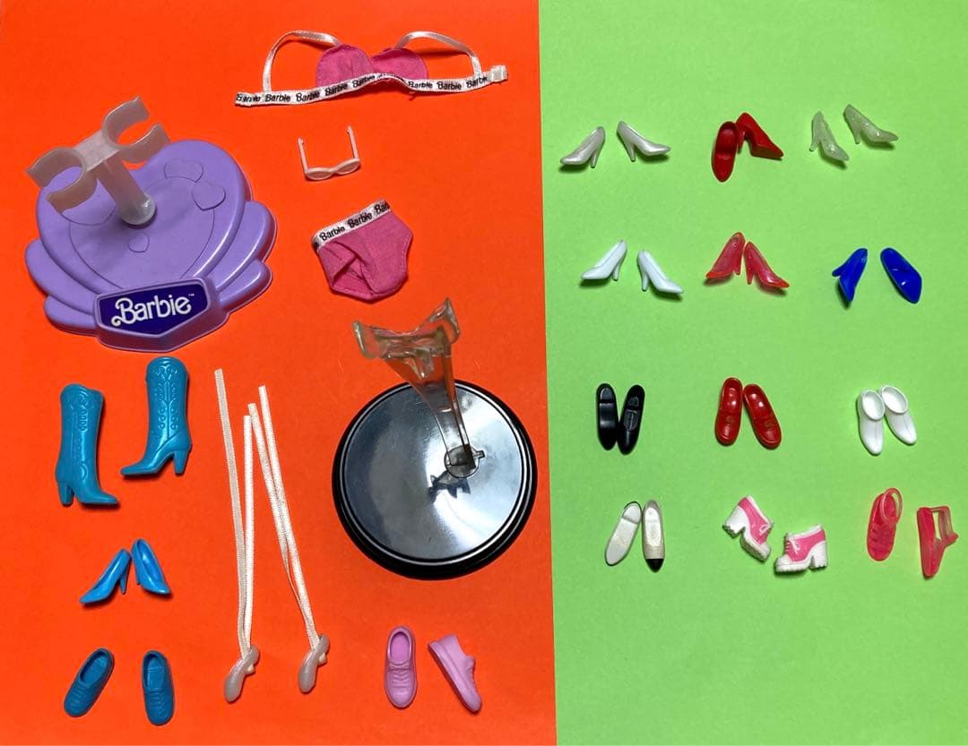 シューズ類17足、ドールスタンド2個、サングラス、下着(？)上下のセット　レア