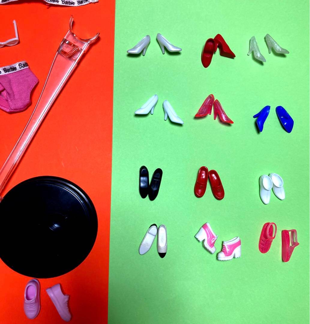 シューズ類17足、ドールスタンド2個、サングラス、下着(？)上下のセット　レア