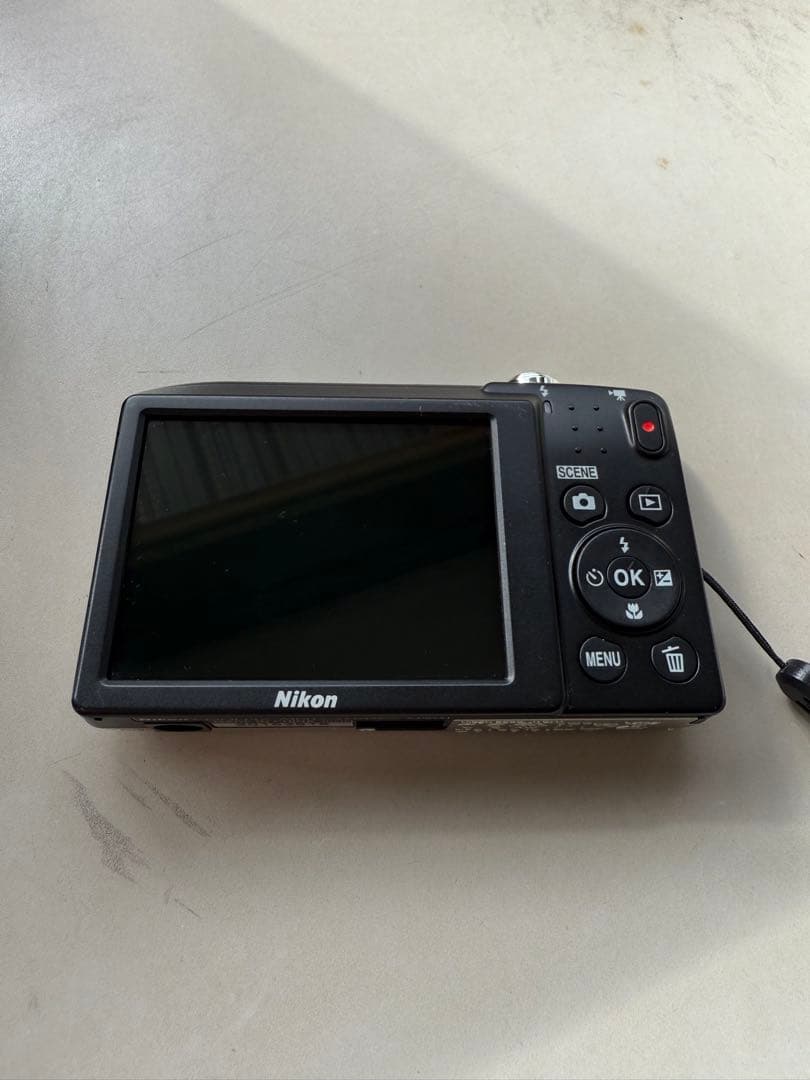 美品 Nikon COOLPIX A100デジタルカメラ
