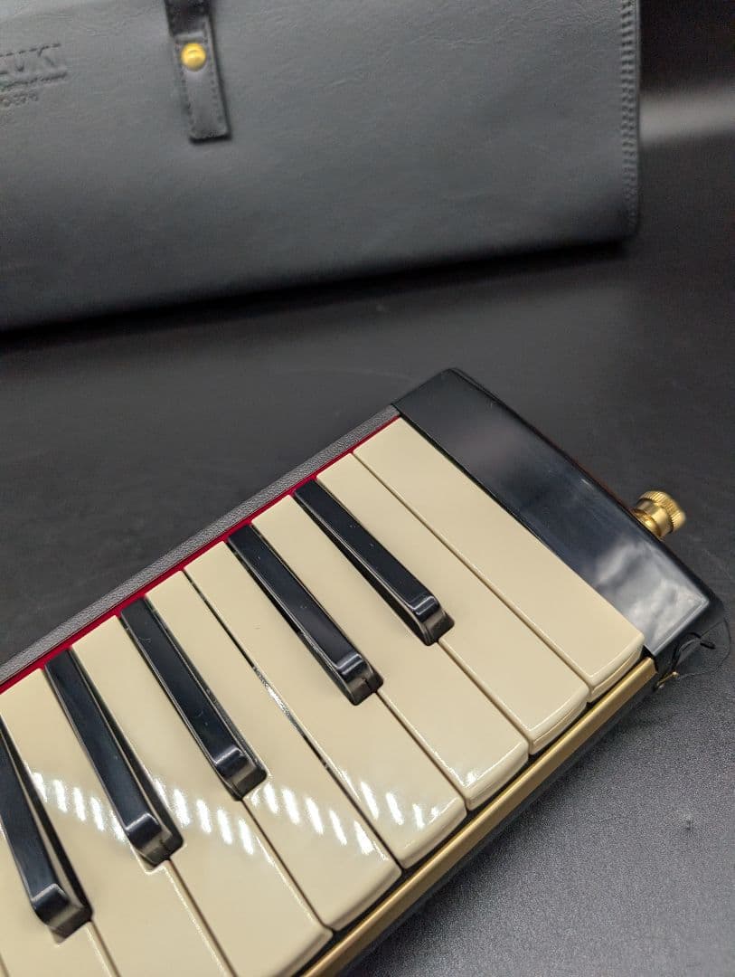 【美品】SUZUKI 鍵盤ハーモニカ PRO-37