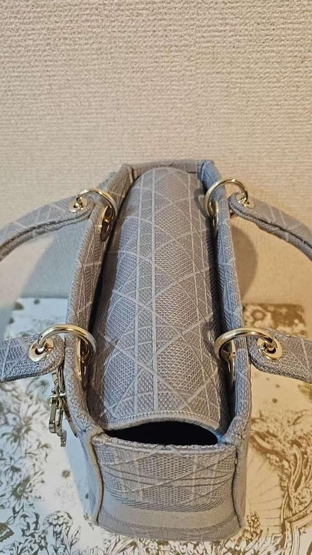 ディオールのクラシックハンドバッグ