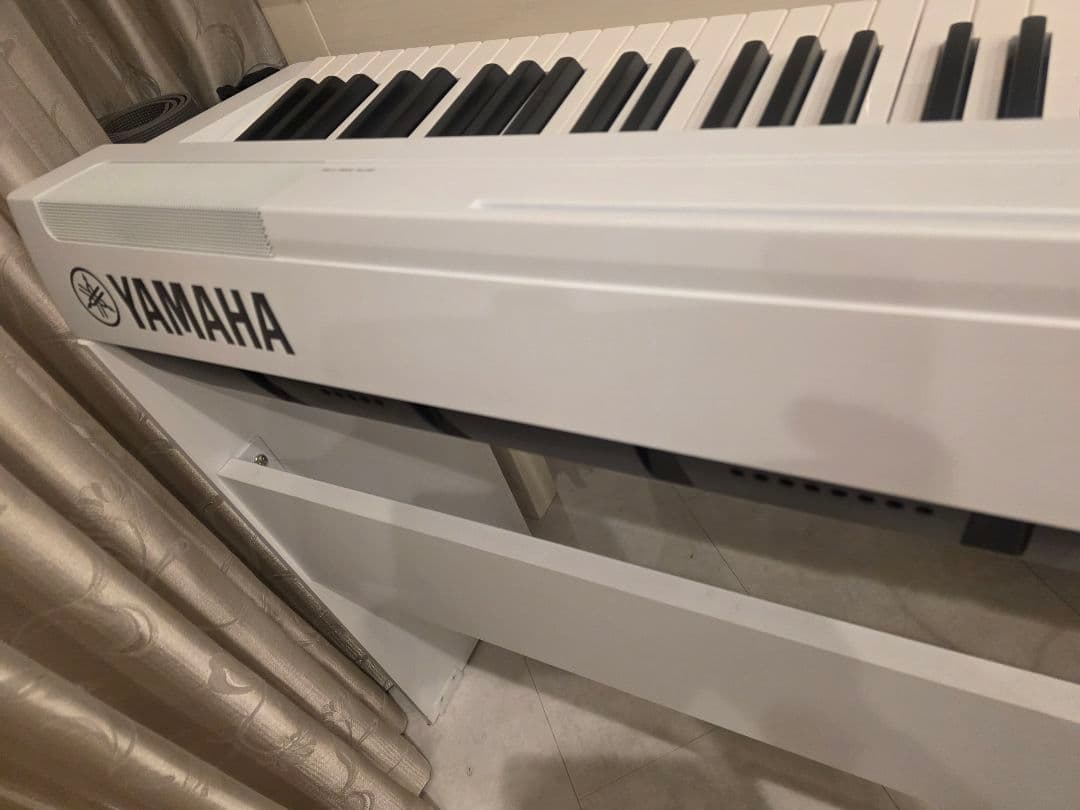 完成品・ヤマハP125専用ピアノスタンドL125WH