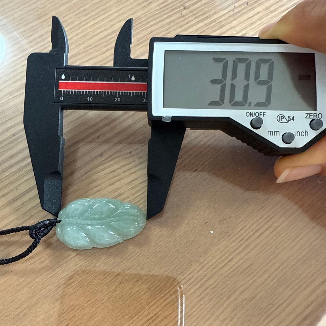 翡翠 葉っぱ型 ペンダント 2個