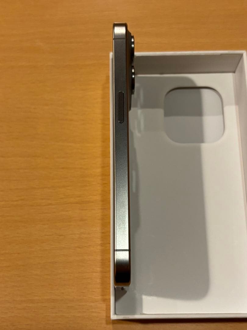 【極美品】iPhone 15 Pro 128GB ナチュラルチタニウム