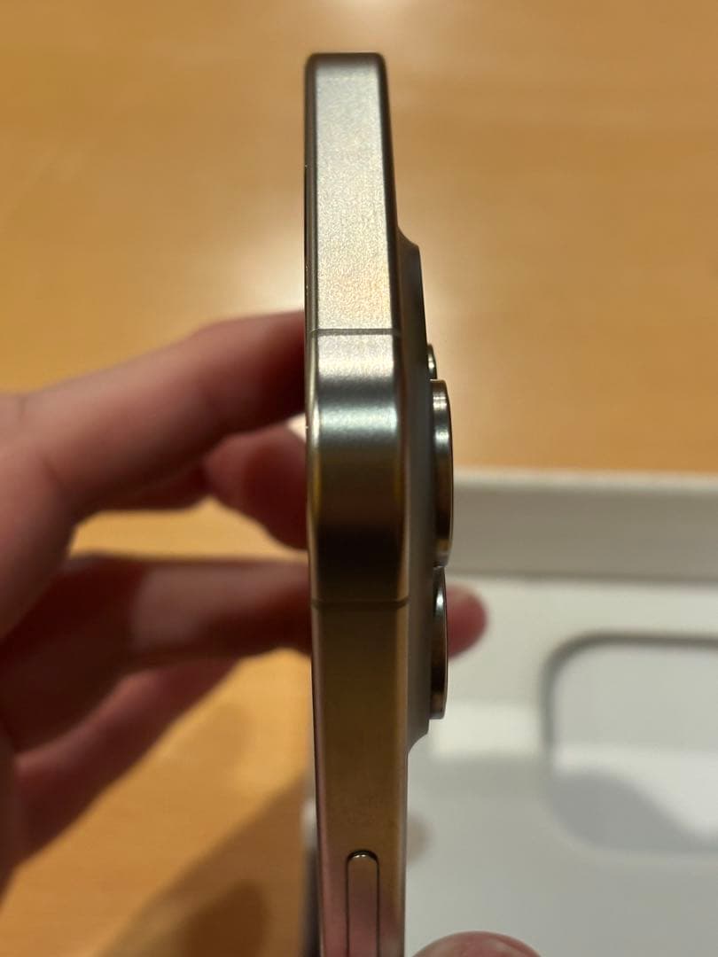 【極美品】iPhone 15 Pro 128GB ナチュラルチタニウム