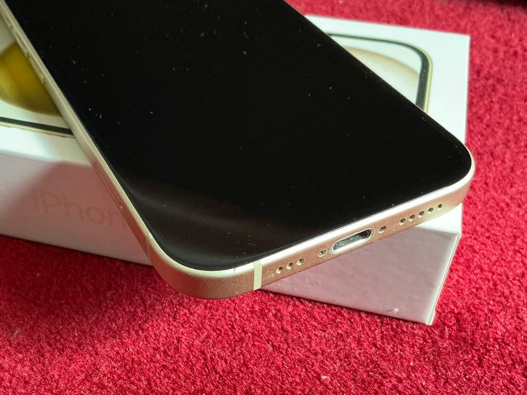 美品　Apple【iPhone15】 イエロー　256GB SIMフリー