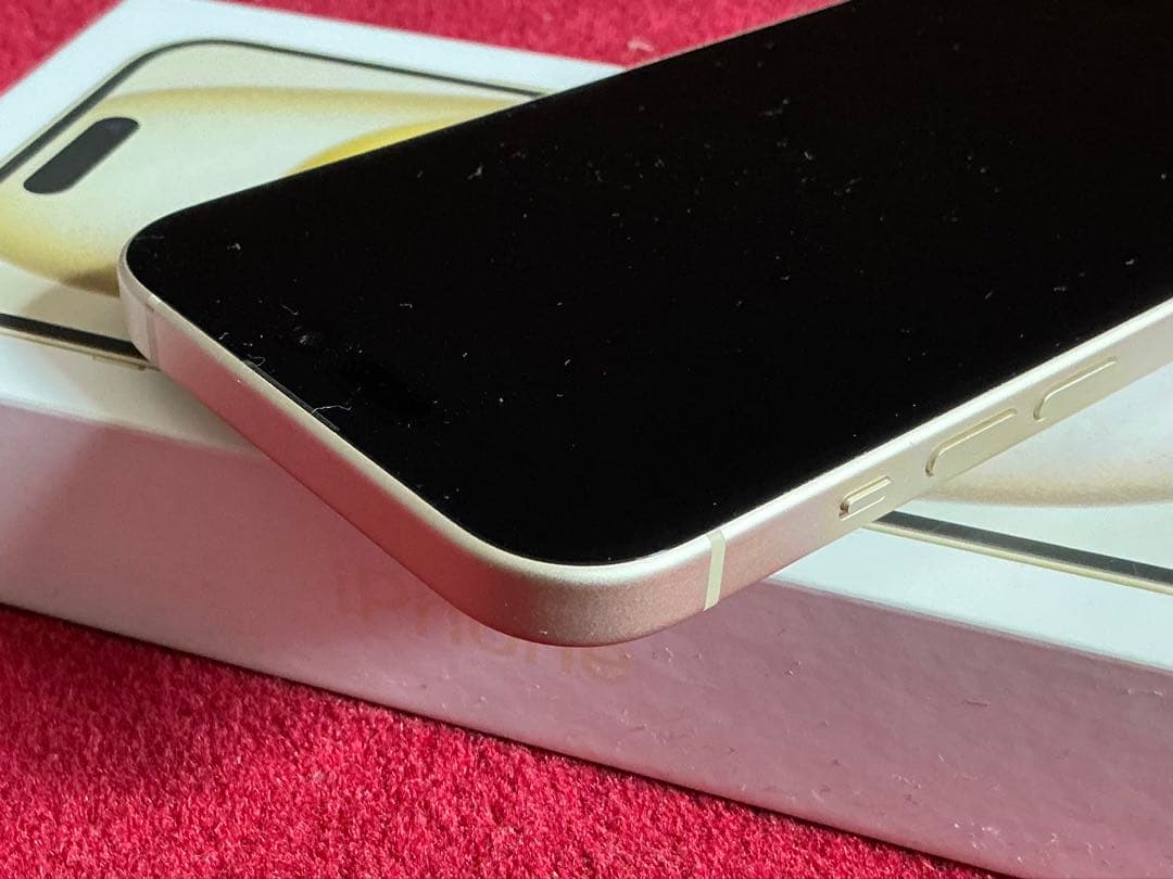 美品　Apple【iPhone15】 イエロー　256GB SIMフリー