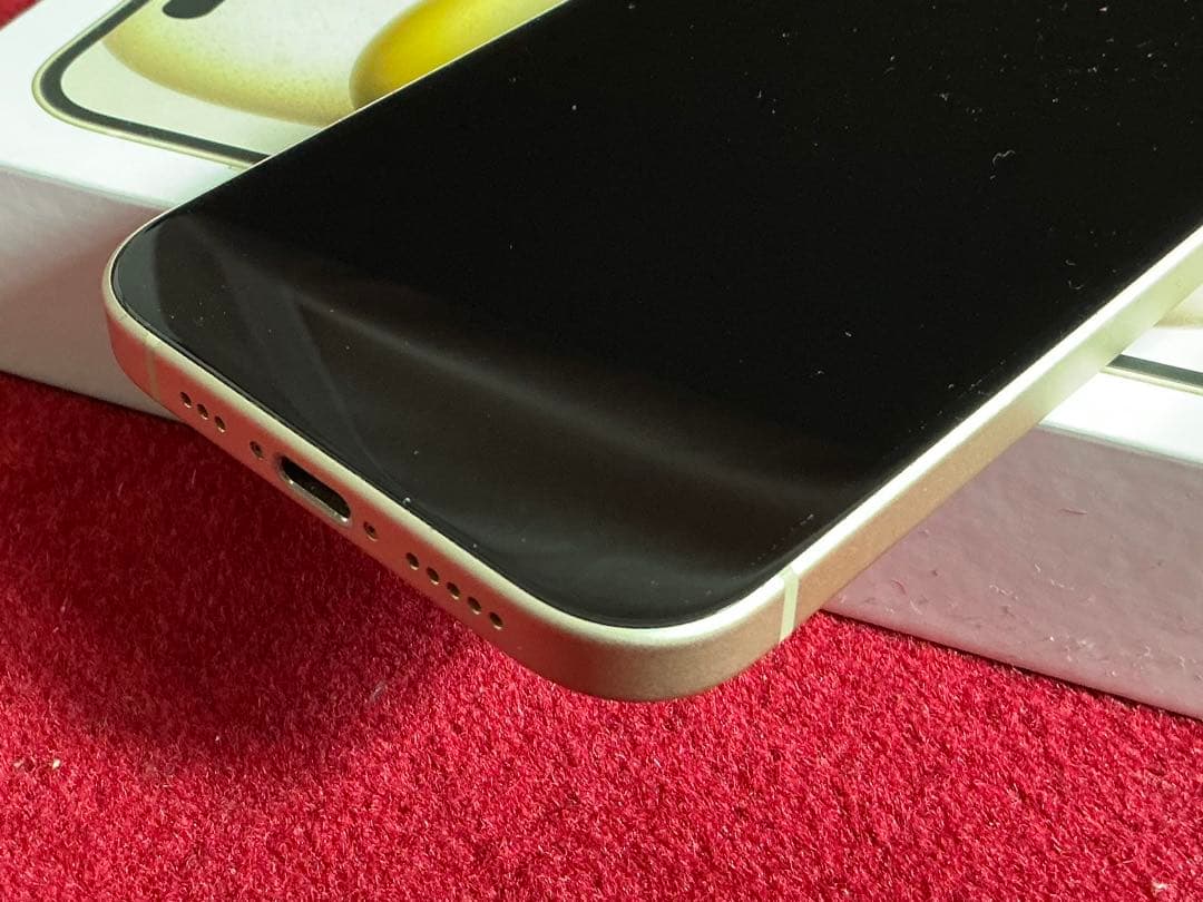 美品　Apple【iPhone15】 イエロー　256GB SIMフリー