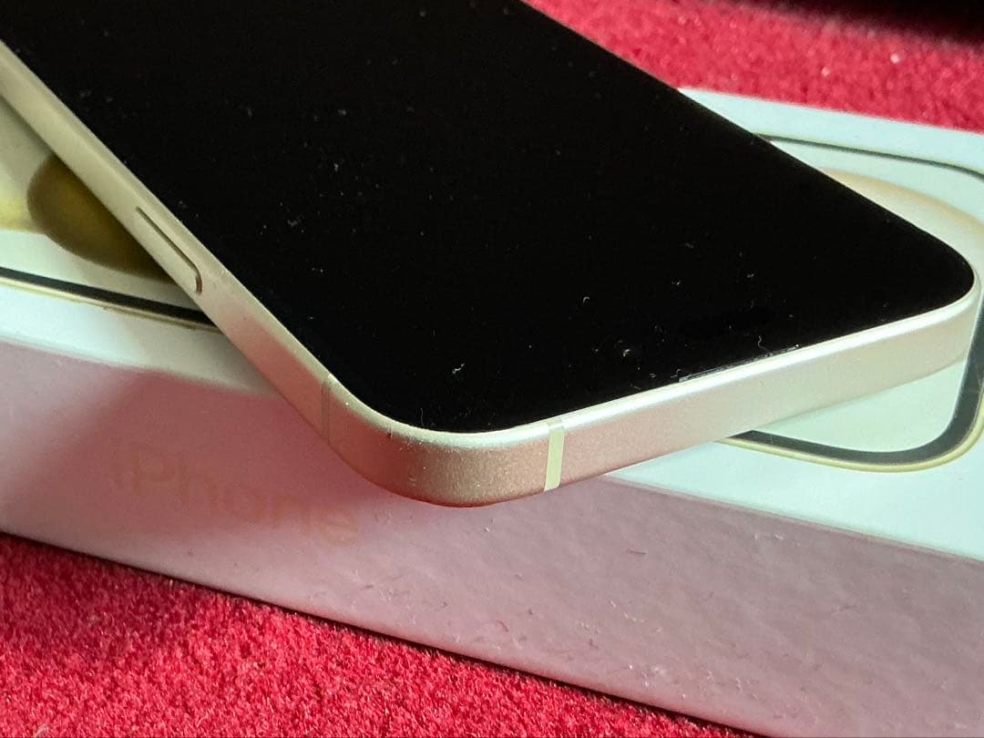 美品　Apple【iPhone15】 イエロー　256GB SIMフリー