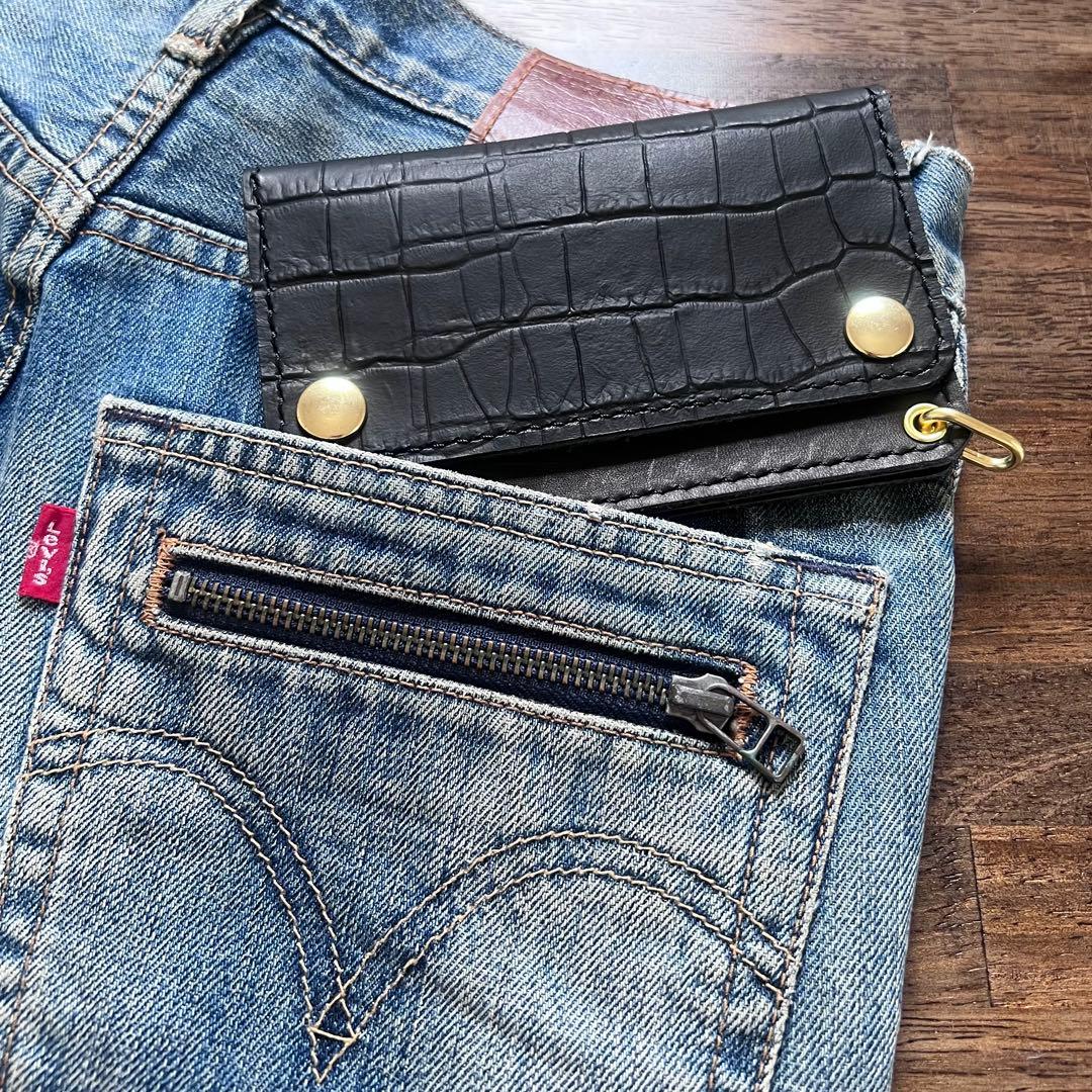 牛革 トラッカーウォレット ミドル 黒 マットブラック クロコ型押し ゴールド