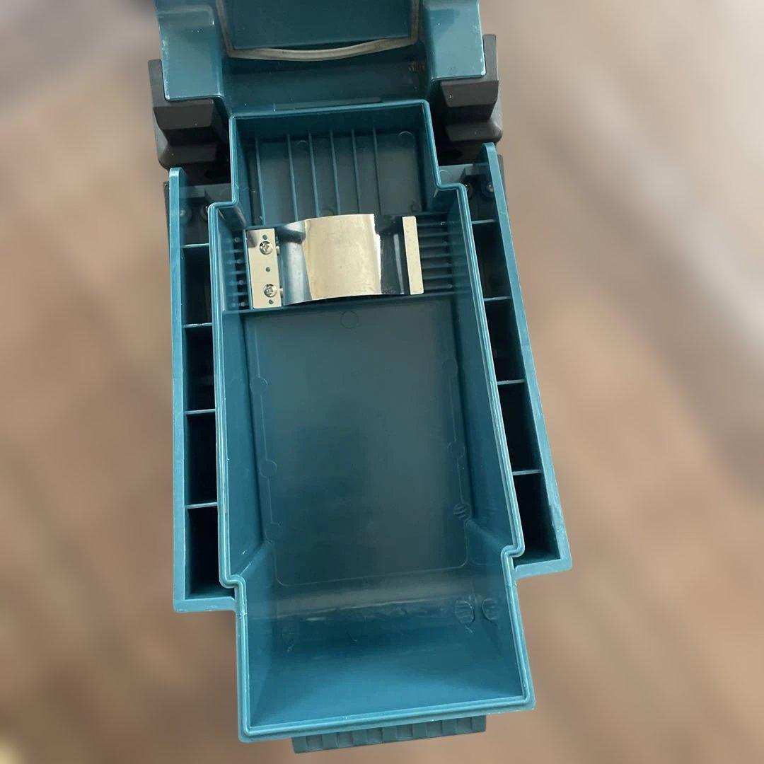 Makita マキタ　ラジオMR100 ACアダプター付