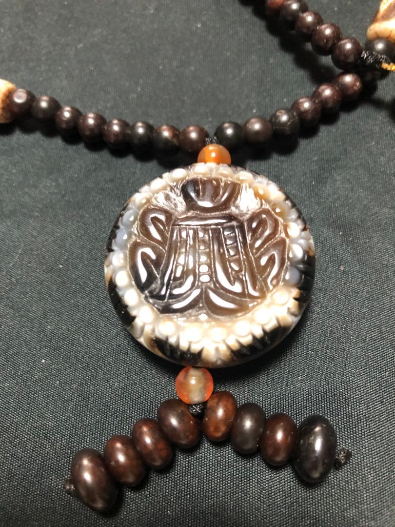 一点物上肯天珠‼️西蔵老礦八吉祥勝利旗、仏手印結び亀甲寿法輪型天珠護摩供ネックレス