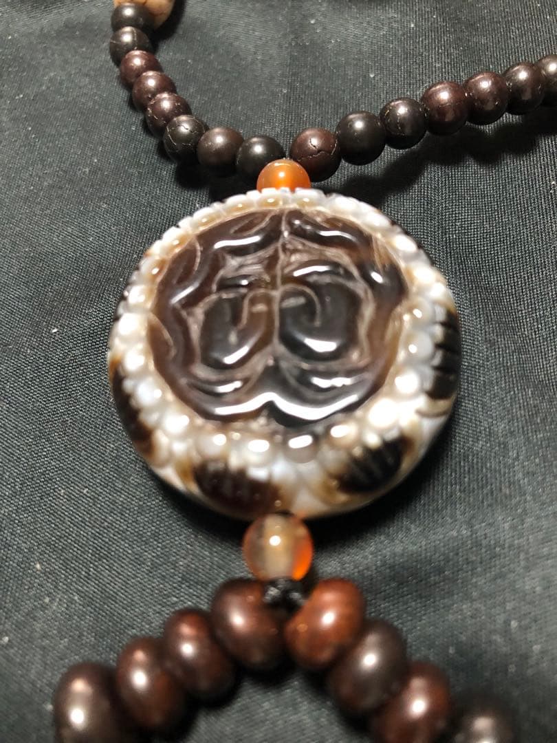 一点物上肯天珠‼️西蔵老礦八吉祥勝利旗、仏手印結び亀甲寿法輪型天珠護摩供ネックレス