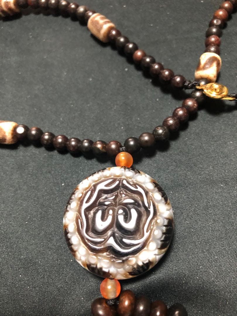 一点物上肯天珠‼️西蔵老礦八吉祥勝利旗、仏手印結び亀甲寿法輪型天珠護摩供ネックレス