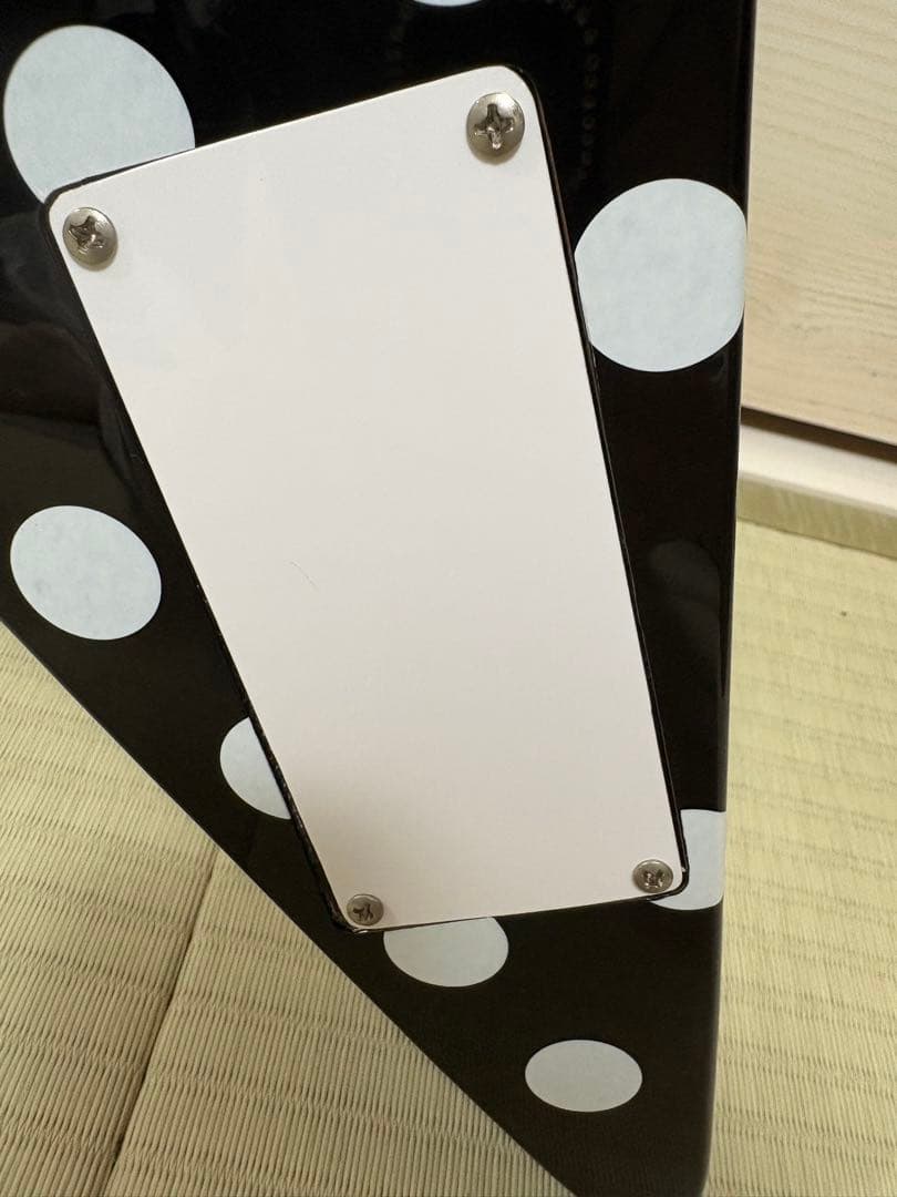 ノーブランド フライングV ポルカドットギター