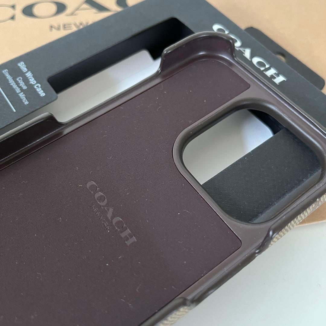 コーチ☆新品☆ IPHONE 15 PRO ケース・シグネチャー/カーキ