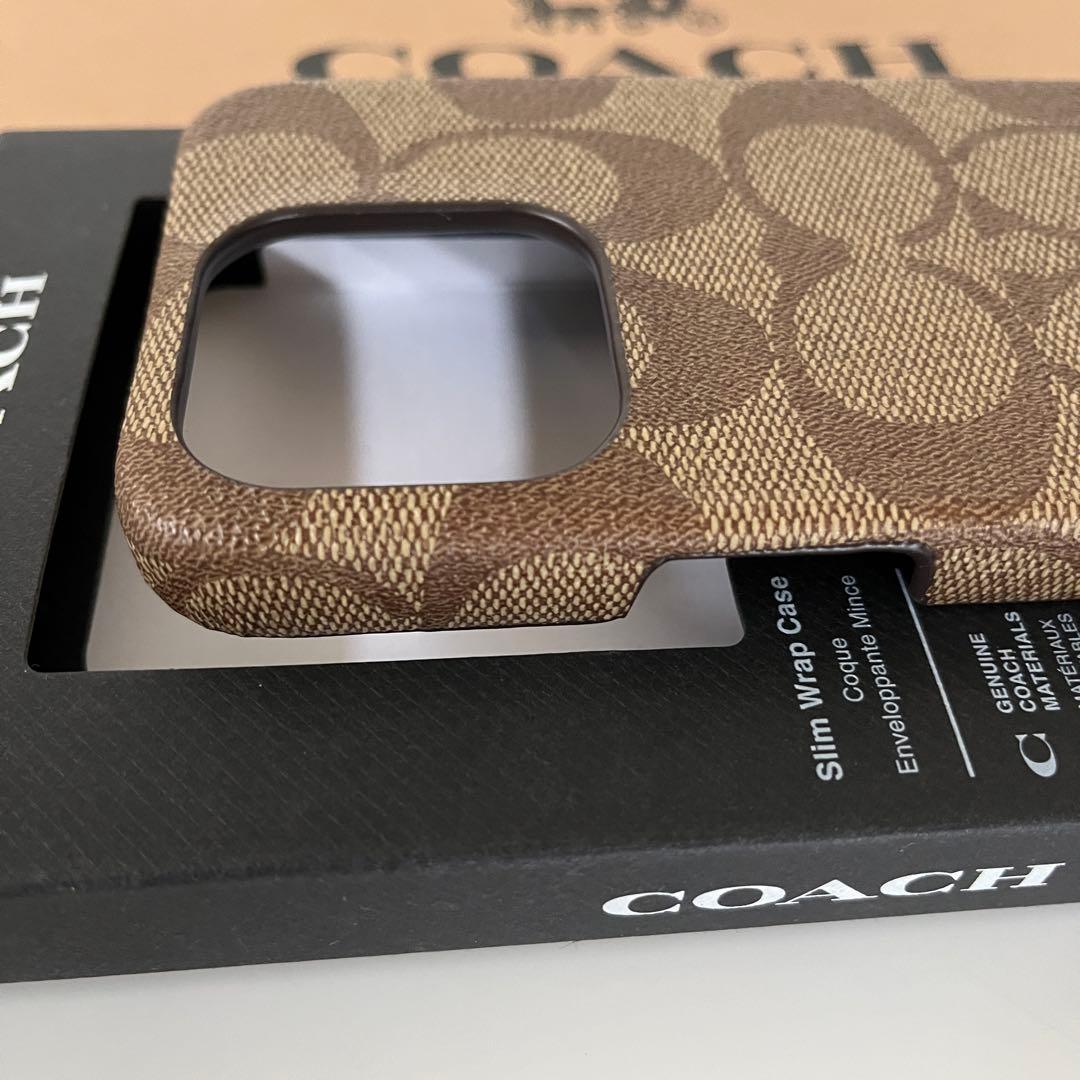 コーチ☆新品☆ IPHONE 15 PRO ケース・シグネチャー/カーキ