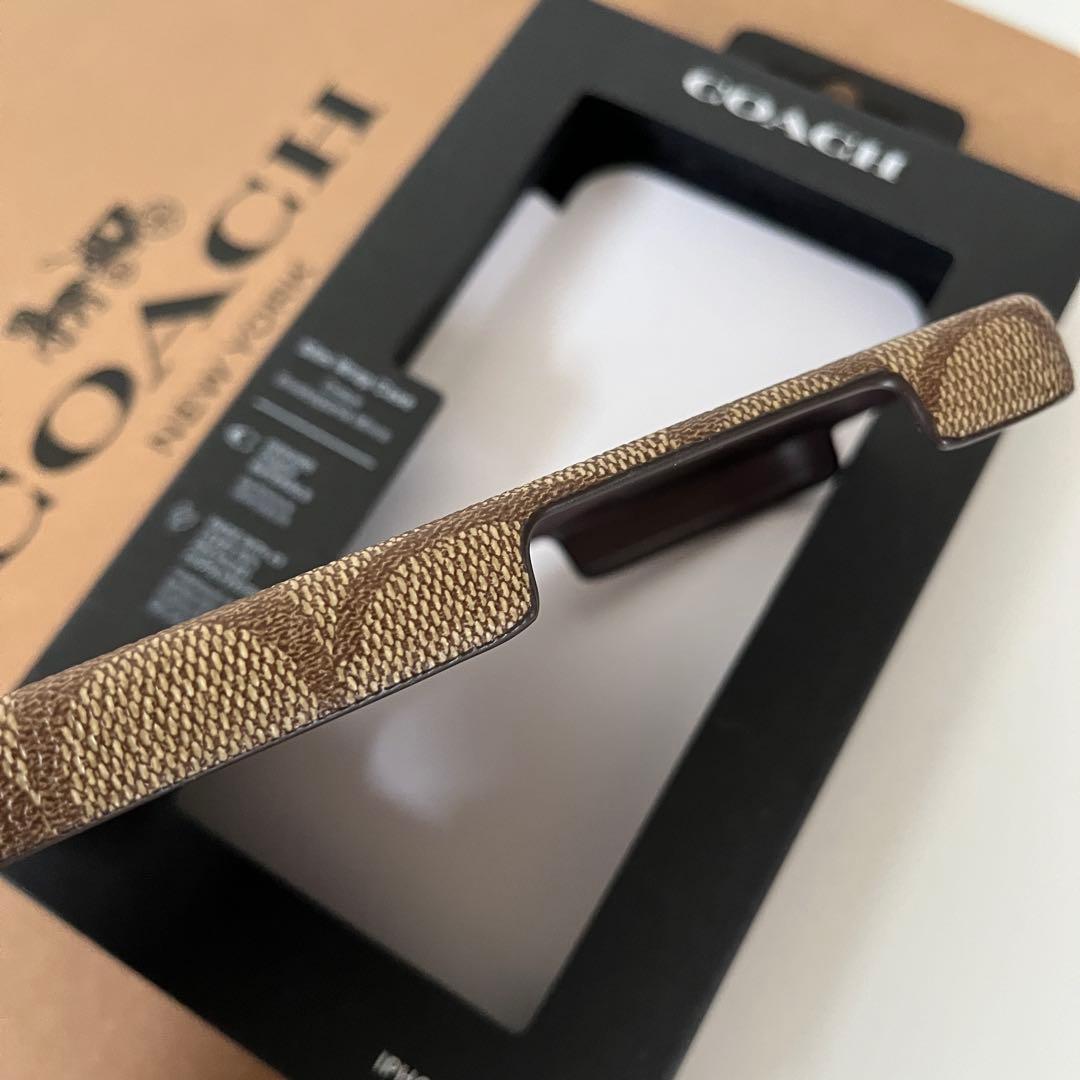 コーチ☆新品☆ IPHONE 15 PRO ケース・シグネチャー/カーキ