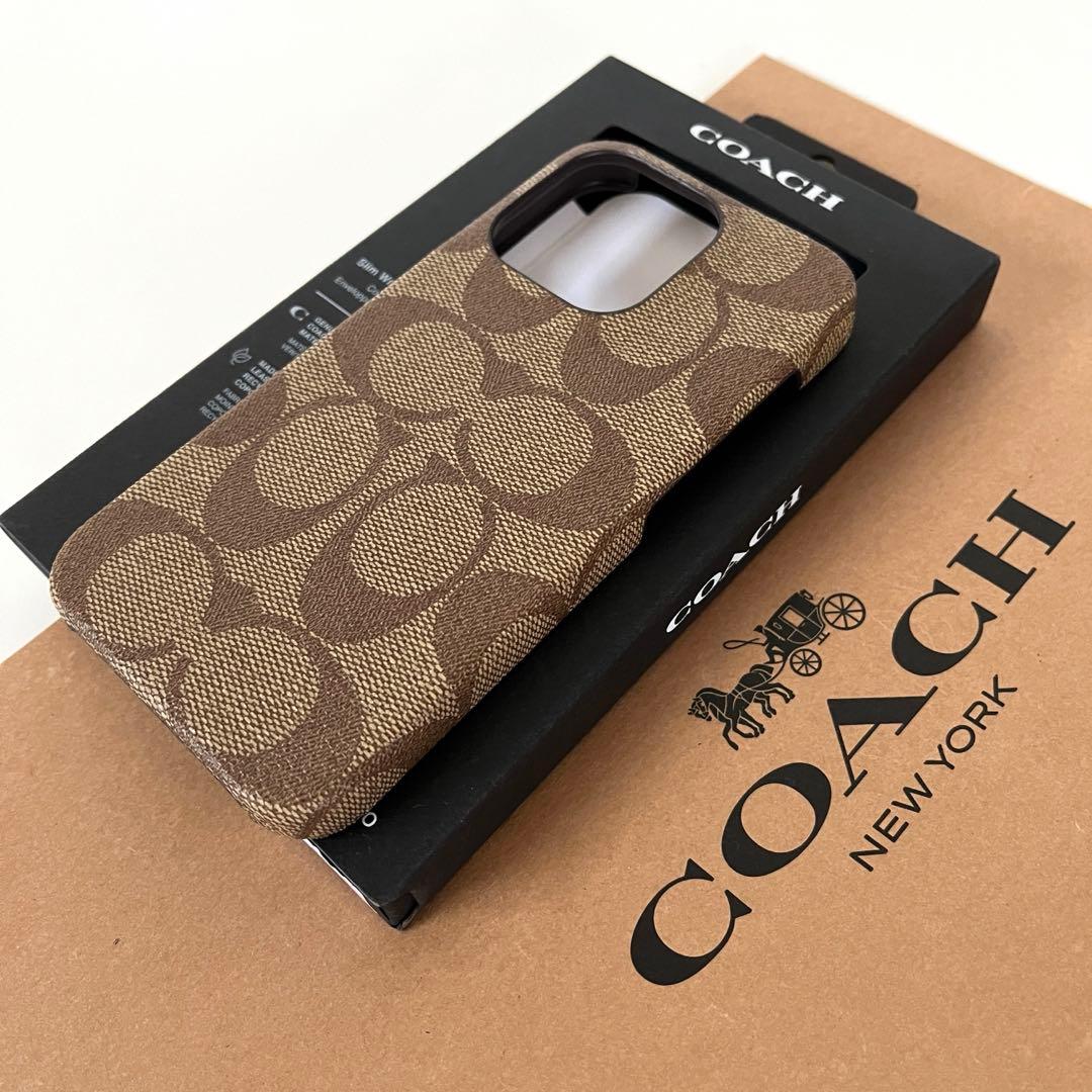 コーチ☆新品☆ IPHONE 15 PRO ケース・シグネチャー/カーキ