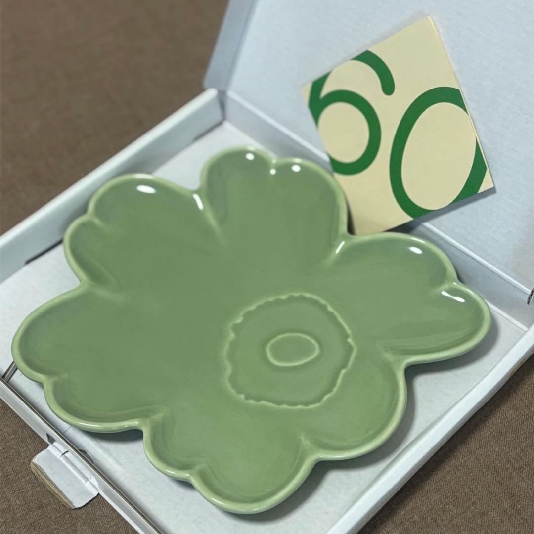マリメッコ【marimekko】Shape plate 20cm Unikko