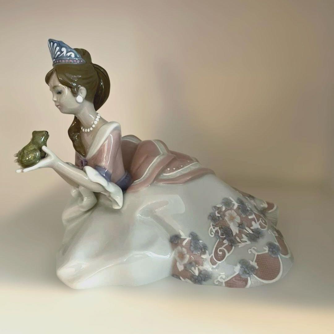 リヤドロ　お姫様とカエル