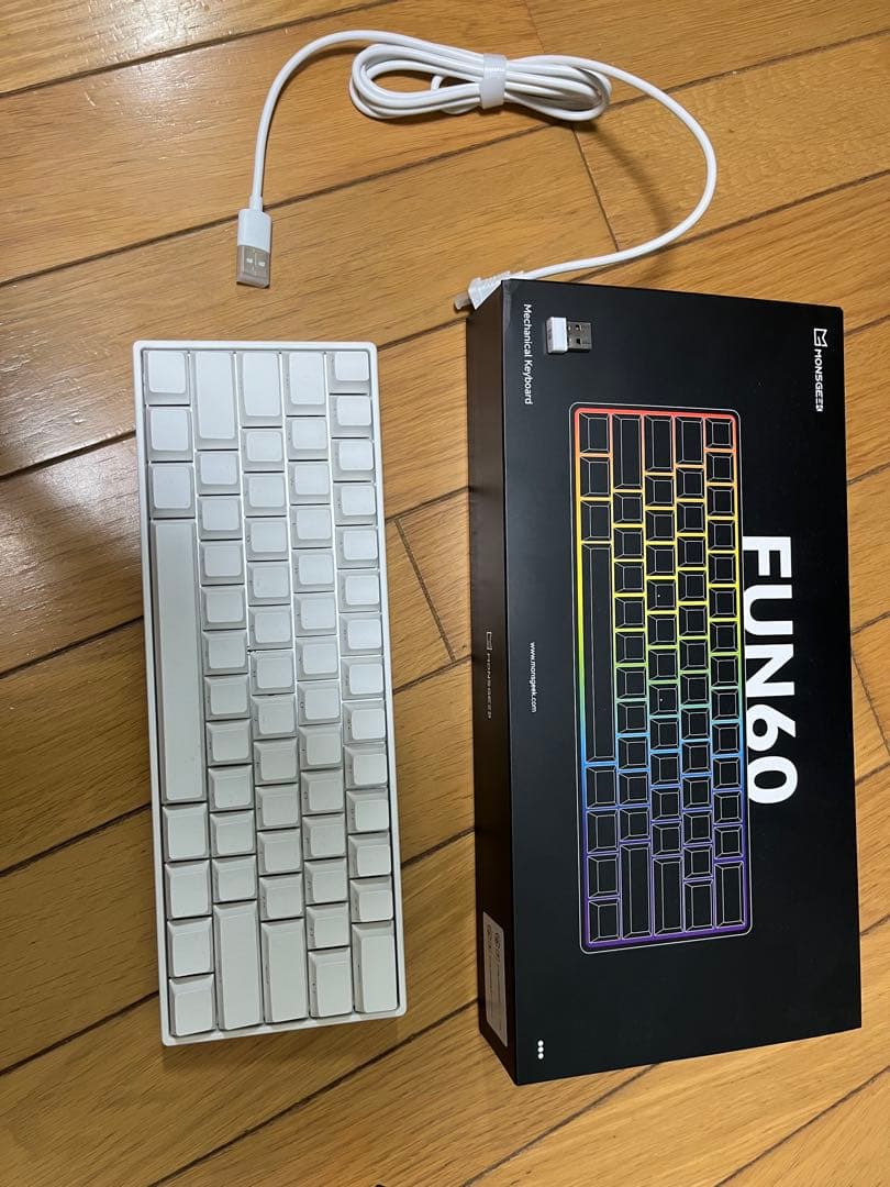 FUN60 ホワイトキーボードとMODELOマウス　razorマウスパッドセット
