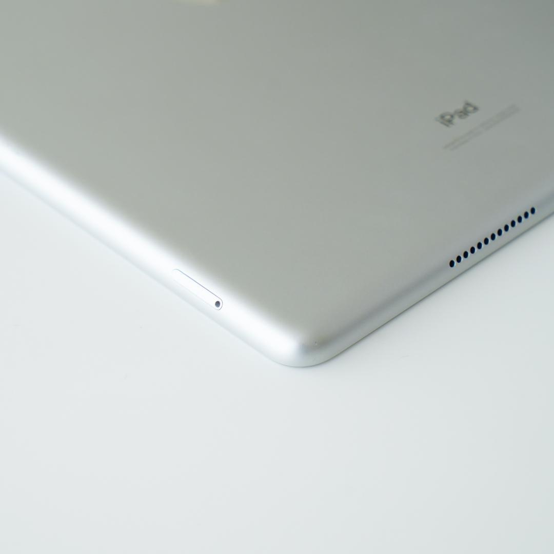 Apple iPad 第8世代 32GB Wi-Fi+Cellular 訳あり