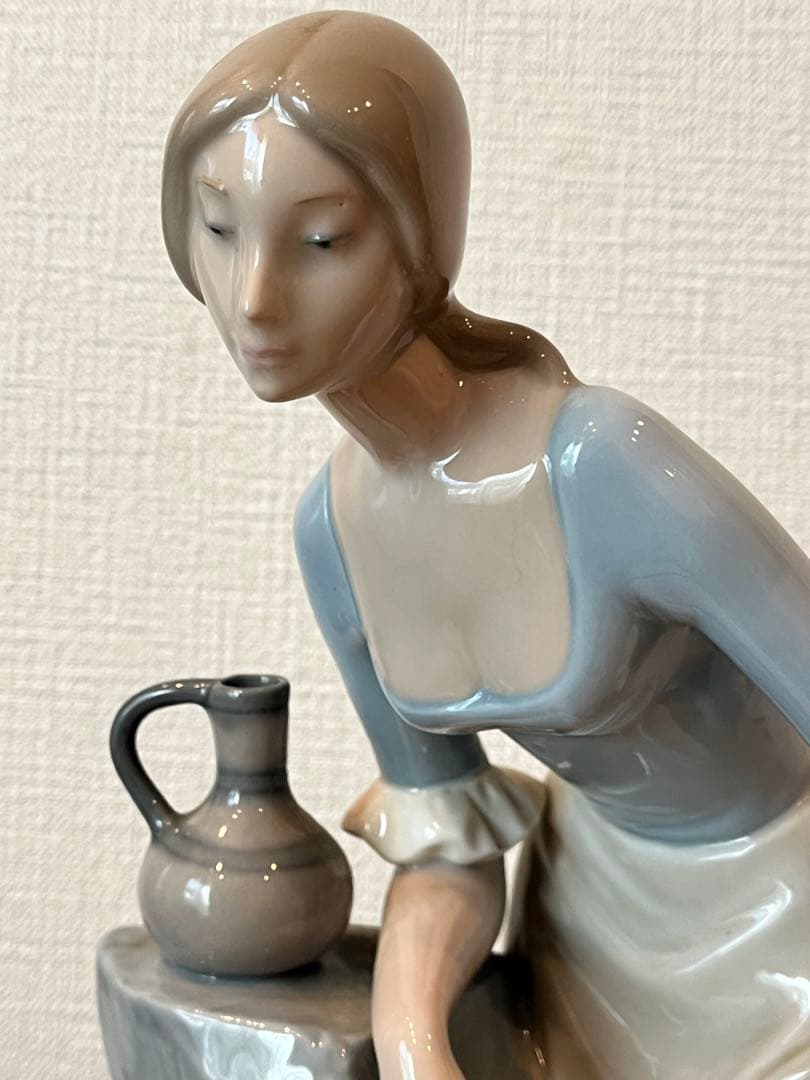 スペイン製「LLADRO NAO」水汲みの女性　インテリア　陶器置物 34cm高