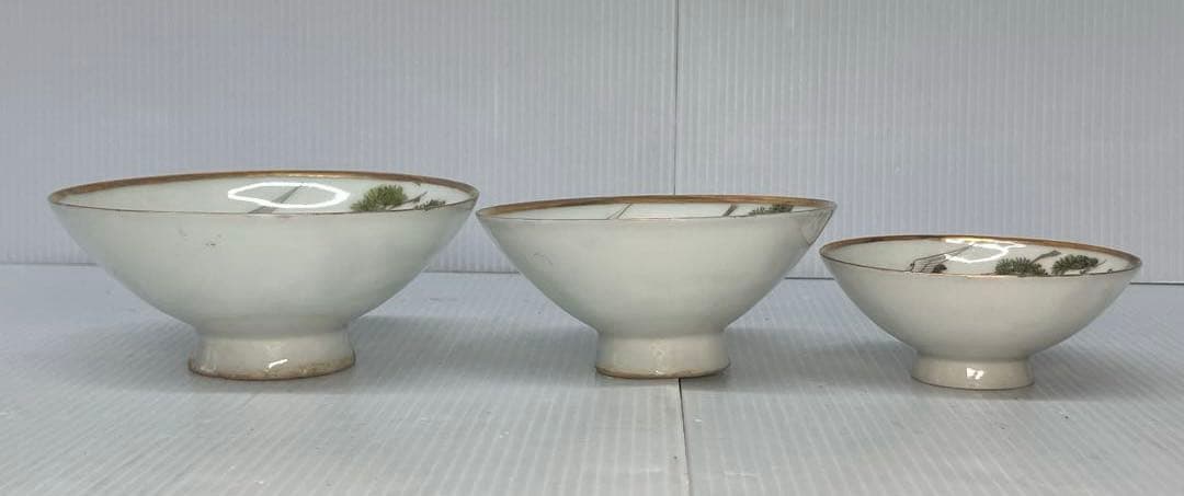 【骨董・希少】九谷焼 三ッ組盃 明治32年 共箱付 鶴亀 松 高砂 縁起柄